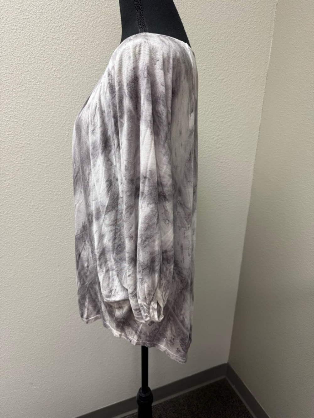 Gianni Bini Gray Tie Dye Top Medium Boho Soft Modal Long Sleeve Flowy Chic - Picture 4 of 10